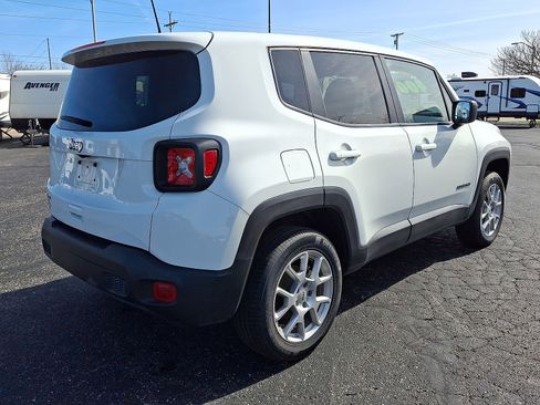 Used 2023 Jeep Renegade Latitude AWD/4WD image 23