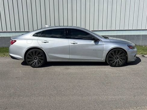 Used 2019 Chevrolet Malibu LT w/ Driver Confidence Package image 3