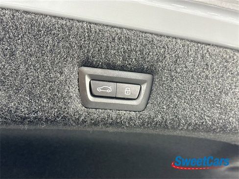 Used 2025 BMW 740i xDrive image 51