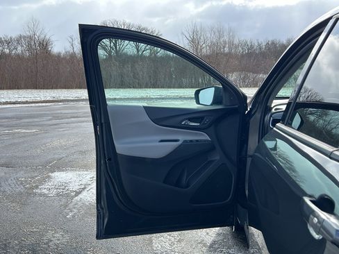 Used 2019 Chevrolet Equinox LS w/ LS Convenience Package image 10