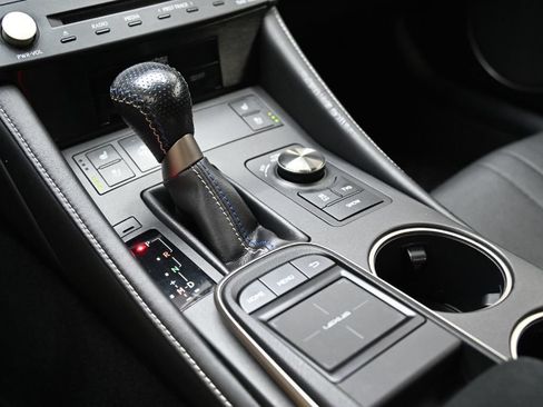Used 2017 Lexus RC F RWD image 37