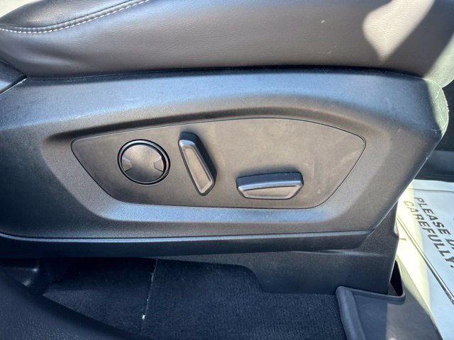 Used 2022 Ford Explorer XLT w/ Equipment Group 202A AWD/4WD image 18