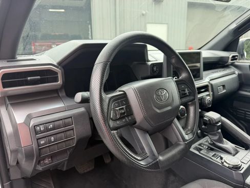 Used 2025 Toyota Tacoma SR5 AWD/4WD image 9