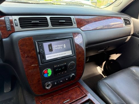 Used 2009 Chevrolet Tahoe LTZ AWD/4WD image 12