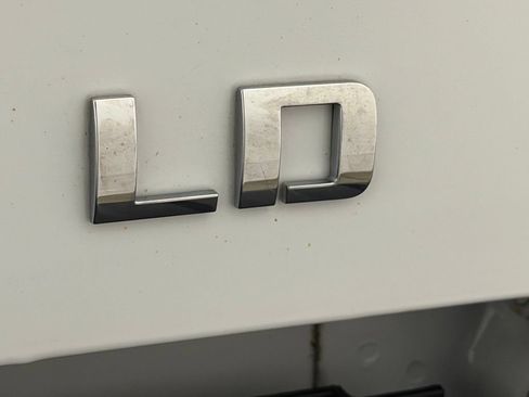 Used 2019 Chevrolet Silverado 1500 LT AWD/4WD image 16
