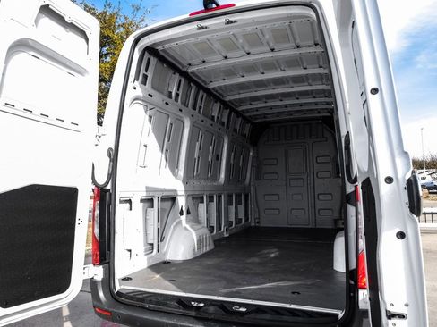 Used 2024 Mercedes-Benz Sprinter 2500 image 47