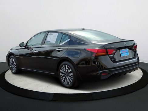 Used 2023 Nissan Altima 2.5 SV image 5