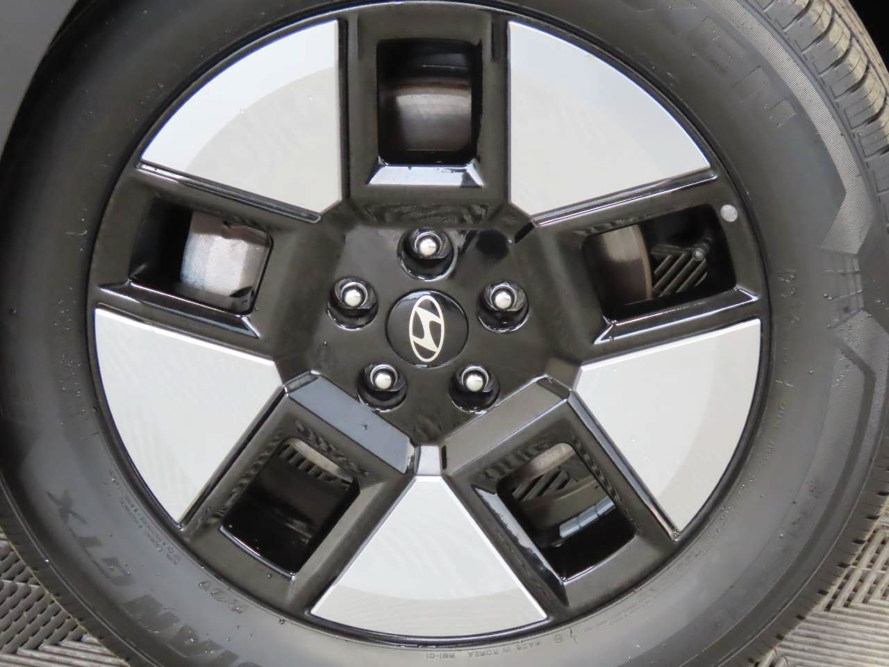 Used 2025 Hyundai Santa Fe SEL FWD image 7