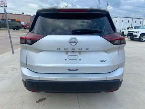 Used 2024 Nissan Rogue SV FWD image 6