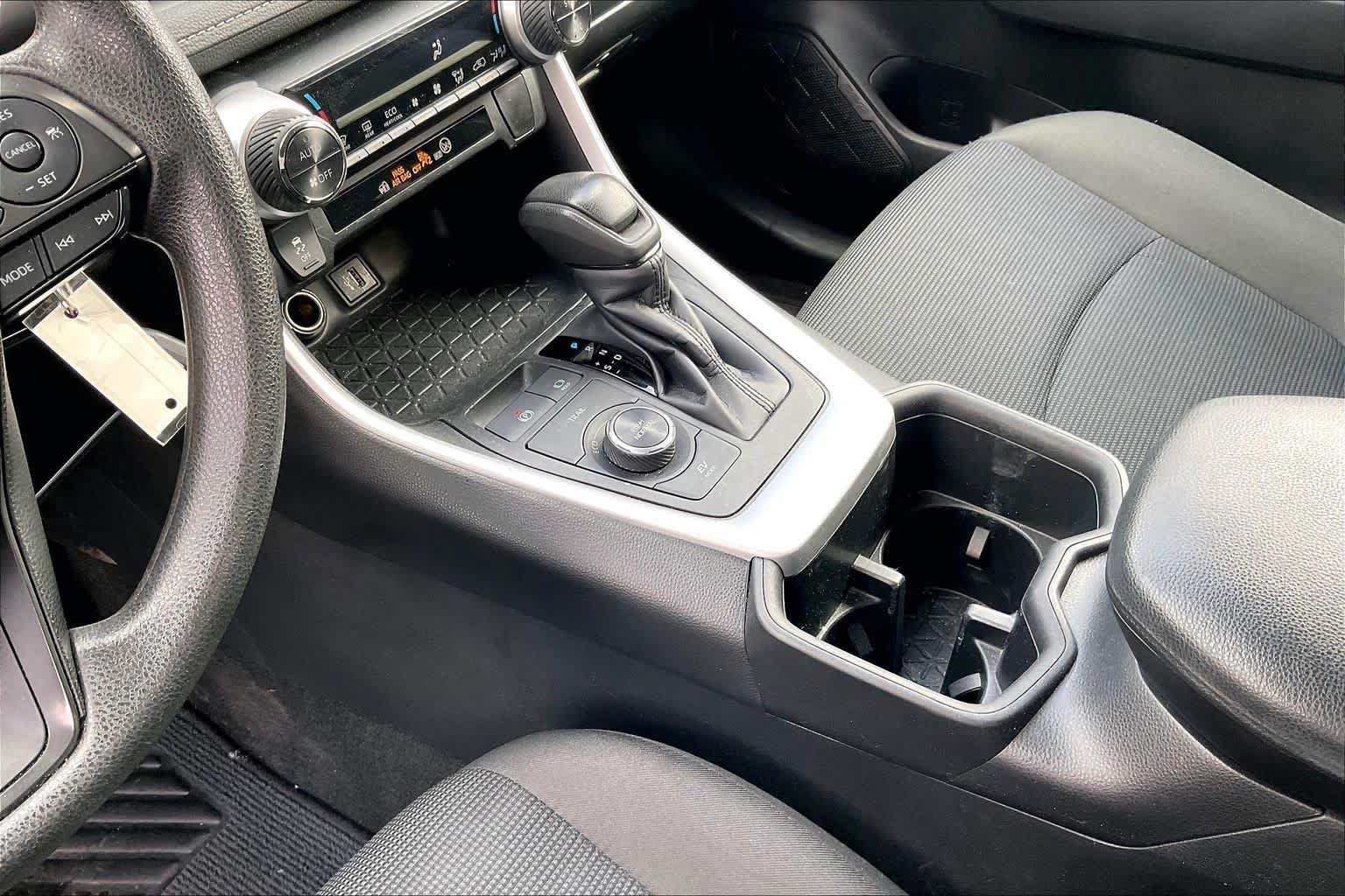 Used 2024 Toyota RAV4 LE AWD/4WD image 14