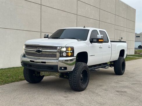 Used 2009 Chevrolet Silverado 3500 LTZ w/ Suspension Package, Off-Road image 3