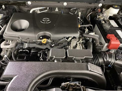 Used 2021 Toyota RAV4 LE image 30