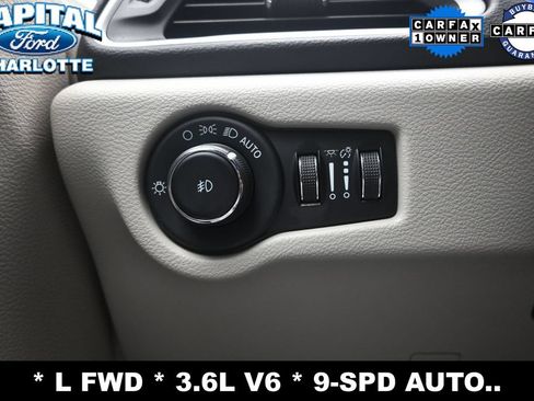 Used 2023 Chrysler Pacifica Touring-L FWD image 17