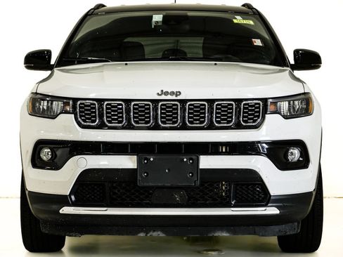 Used 2025 Jeep Compass Limited AWD/4WD image 2