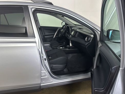 Used 2018 Toyota RAV4 XLE AWD/4WD image 21