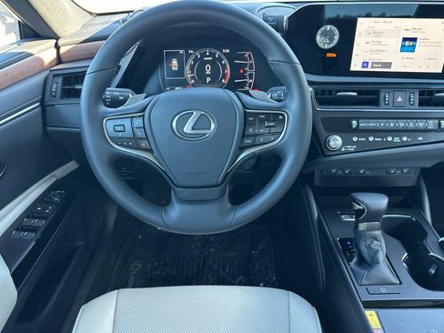 Used 2025 Lexus ES 350 w/ Premium Package FWD image 11
