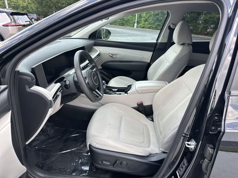 Used 2025 Hyundai Tucson SEL FWD image 16