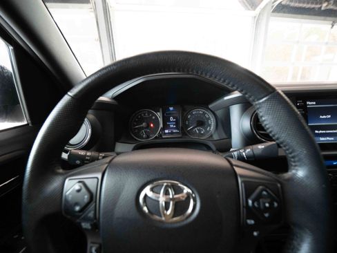 Used 2021 Toyota Tacoma TRD Off-Road w/ TRD Premium Off Road Package image 15