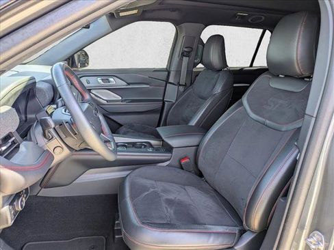 Used 2025 Ford Explorer ST AWD/4WD image 17