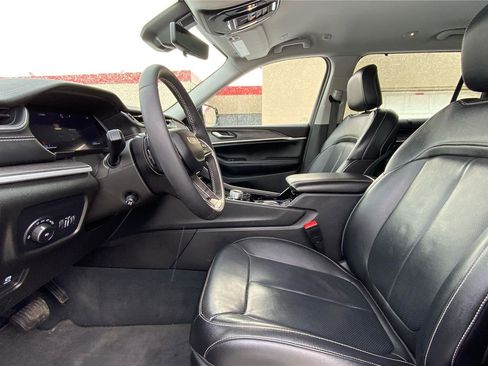 Used 2023 Jeep Grand Cherokee L Limited w/ Luxury Tech Group II AWD/4WD image 10