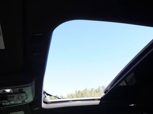 Used 2024 Chevrolet Tahoe High Country image 28