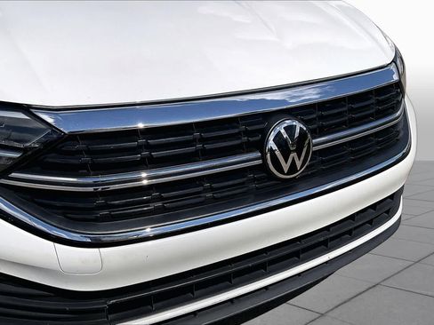 Used 2024 Volkswagen Jetta SE FWD image 28