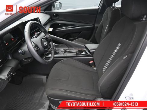 Used 2025 Hyundai Elantra Sport FWD image 9