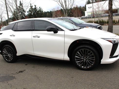 Used 2023 Lexus RZ 450e Premium w/ Accessory Package (2T) image 6