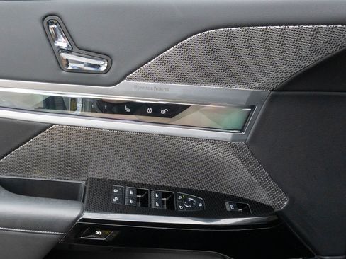 Certified 2023 BMW 740i image 16