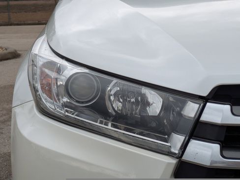 Used 2017 Toyota Highlander Limited image 10