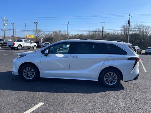 Used 2023 Toyota Sienna XLE image 13