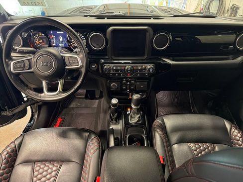 Used 2022 Jeep Wrangler Unlimited Sahara w/ Cold Weather Group AWD/4WD image 4
