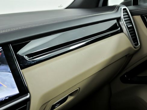 Used 2019 Porsche Cayenne E-Hybrid image 38