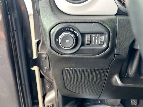 Used 2021 Jeep Wrangler Sport image 23