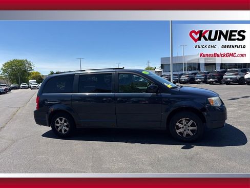 Used 2008 Chrysler Town & Country Touring FWD image 8