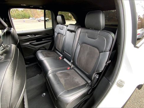 Used 2023 Jeep Grand Cherokee Altitude image 18