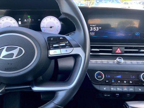 Used 2025 Hyundai Elantra Limited FWD image 25