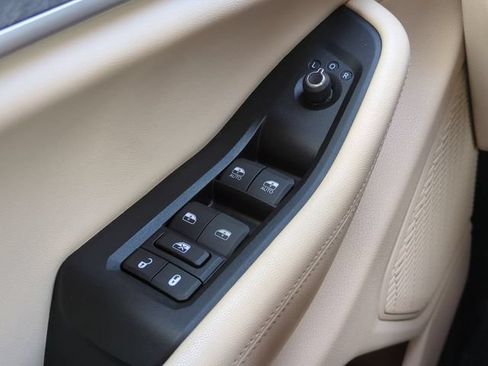 Used 2024 Jeep Grand Cherokee L Limited RWD image 23