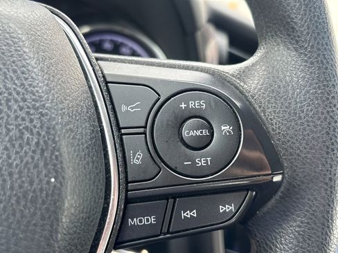 Used 2019 Toyota Camry LE image 18