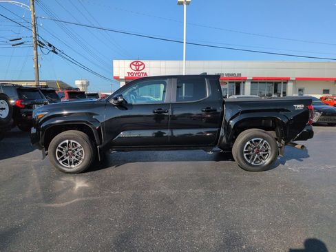 Used 2024 Toyota Tacoma TRD Sport w/ TRD Sport Premium Package AWD/4WD image 2