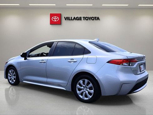 Certified 2022 Toyota Corolla LE FWD image 3