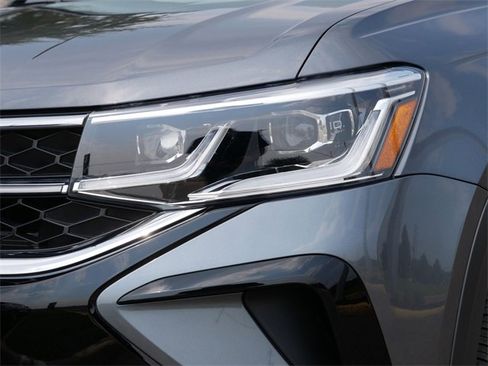 Certified 2024 Volkswagen Taos SEL image 10