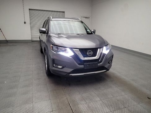 Used 2018 Nissan Rogue SV w/ Premium Package FWD image 14