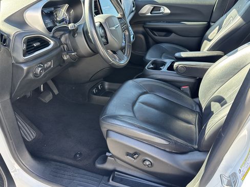 Used 2021 Chrysler Pacifica Touring-L w/ Uconnect Theater Family Group image 16