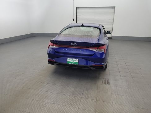 Used 2021 Hyundai Elantra SE FWD image 7