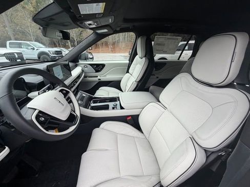 New 2026 Lincoln Aviator Black Label w/ Jet Appearance Package image 15