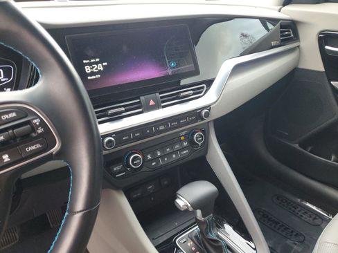 Used 2021 Kia Niro EX Premium image 26