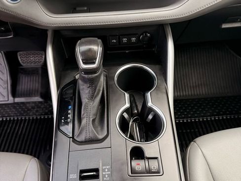 Used 2021 Toyota Highlander XLE image 24