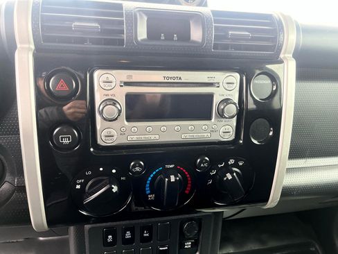 Used 2011 Toyota FJ Cruiser 4WD w/ Convenience Pkg image 11