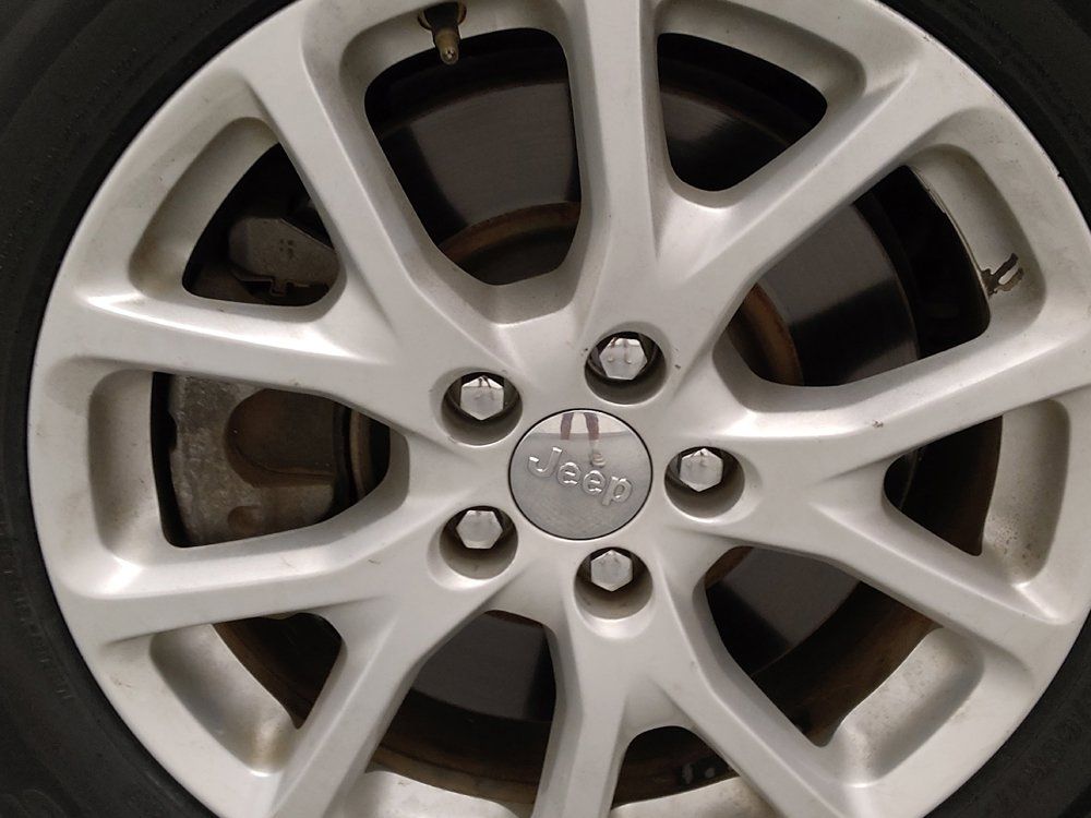 Used 2016 Jeep Cherokee Latitude FWD image 31